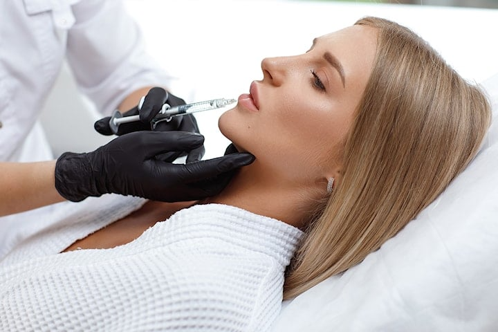 Injektionsbehandling utförs på Beauty Kliniken